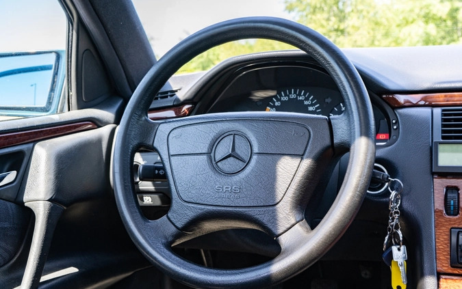 Mercedes-Benz Klasa E cena 6500 przebieg: 322000, rok produkcji 1998 z Poniec małe 631